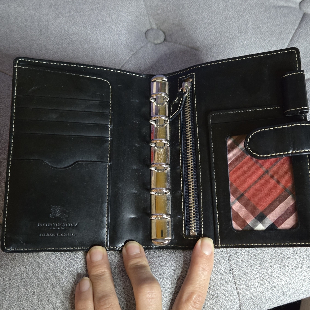 Burberry Black Leather Cover - Picture 7 of 7